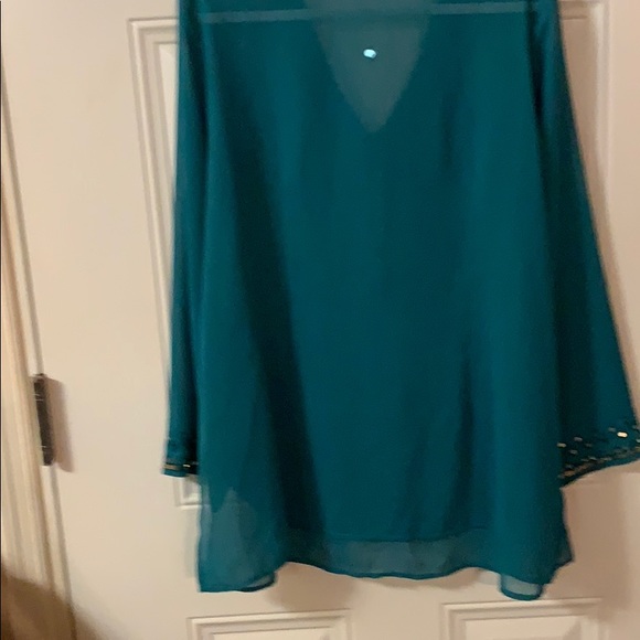 Christmas perfect‼️Exquisite tunic top. Dressy. - Picture 2 of 4
